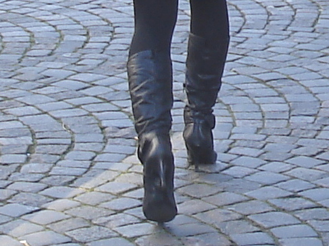 Dimani Swedish blond Lady in Dominatrix Boots /  Blonde suédoise en bottes à talons aiguilles -  Ängelholm / Suède - Sweden.   23-10-2008