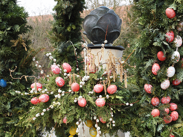 Osterbrunnen in Kareth