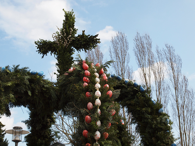 Osterbrunnen in Kareth