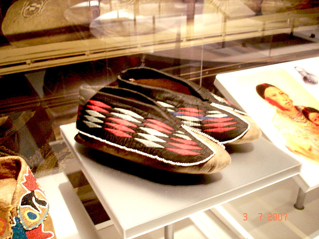 Mocassin slippers....Bata Shoe Museum- Toronto, Canada. 3 juillet 2007