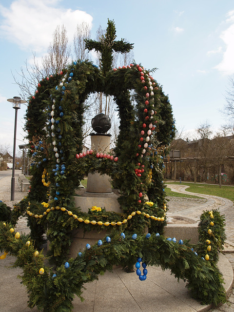 Osterbrunnen in Kareth