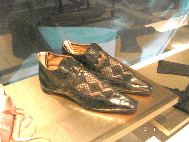 Masculine style shoes- Bata Shoe Museum- Toronto. Canada.    3 juillet 2007