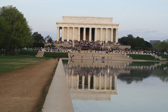 12.EasterSunriseService.LincolnMemorial.WDC.4April2010