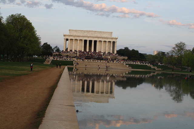 14.EasterSunriseService.LincolnMemorial.WDC.4April2010