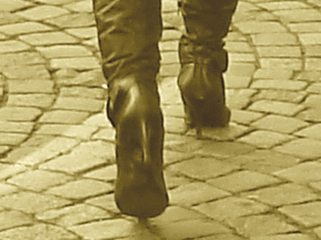 Dimani Swedish blond Lady in Dominatrix Boots /  Blonde suédoise en bottes à talons aiguilles -  Ängelholm / Suède - Sweden.   23-10-2008-  Sepia