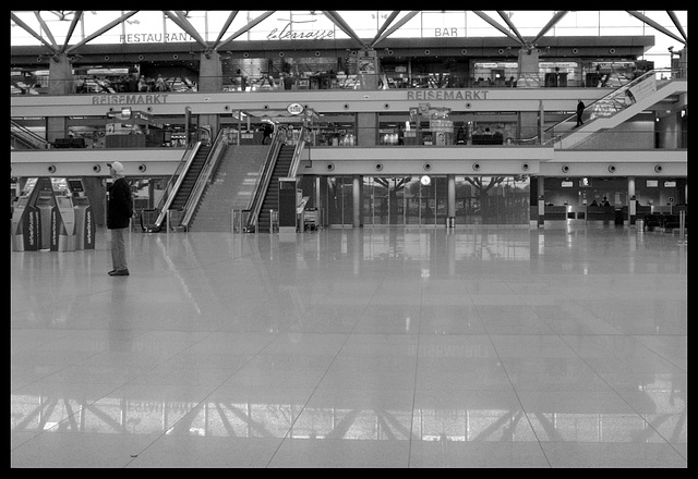 Hamburg Airport during eruption of vulcano Eyjafjalla (Finland)