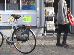 Direkten Lady in chunky flat heeled Boots /  La Dame Direkten en bottes à talons trapus -  Ängelholm / Sweden - Suède - 23 octobre 2008 -