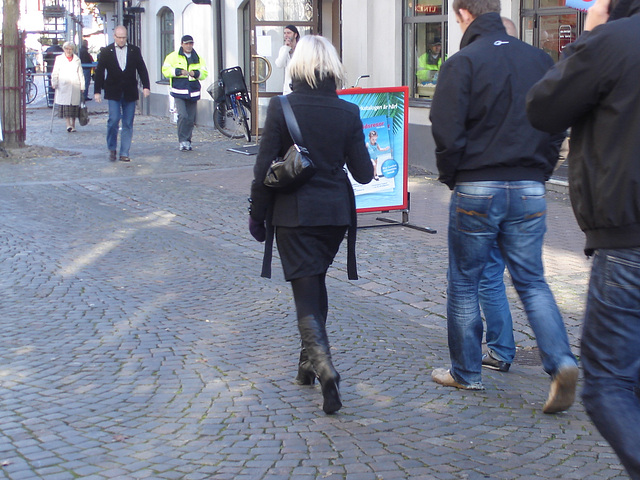 Dimani Swedish blond Lady in Dominatrix Boots /  Blonde suédoise en bottes à talons aiguilles -  Ängelholm / Suède - Sweden.   23-10-2008