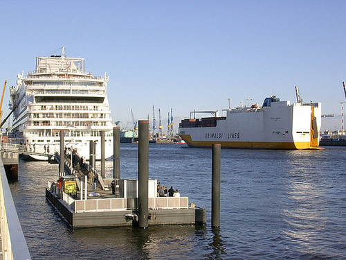 AIDAblu  und GRIMALDI  LINES