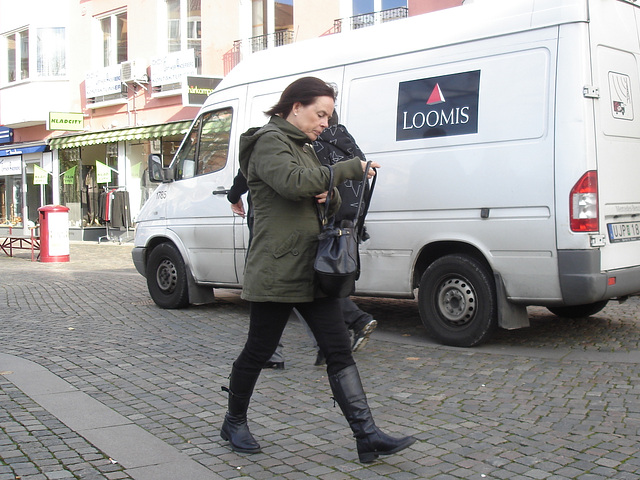 Dame d'âge mur en bottes SS / Loomis swedish Mature Lady in stylish SS Boots - Ängelholm / Suède - Sweden.  23 octobre 2008