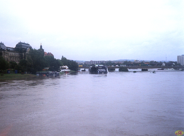 2002-08-13 11 inundo en Dresdeno