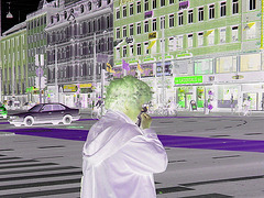 Street corner curly Mature Lady in sexy high-heeled boots and jeans /  Dame mature aux cheveux bouclés en bottes à talons hauts et jeans -  Copenhage, Danemark.  19-10-2008 - Négatif RVB