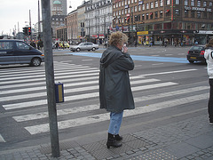 Street corner curly Mature Lady in sexy high-heeled boots and jeans /  Dame mature aux cheveux bouclés en bottes à talons hauts et jeans