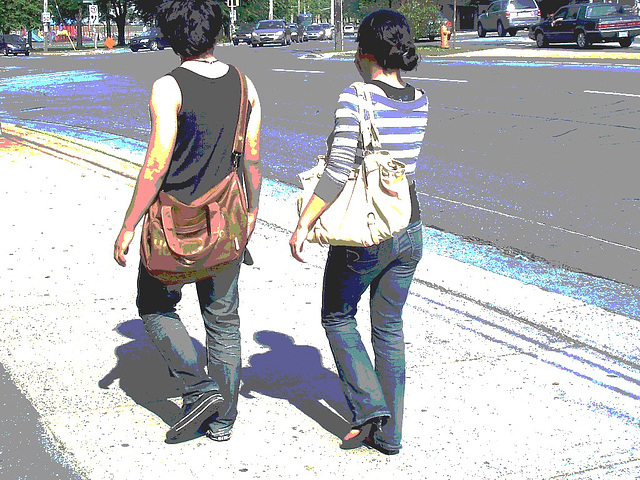 Jeune beauté asiatique en talons hauts / Short young Asian in jeans and high heels- Halifax, NS. Canada - Juin 2008 - Postérisation