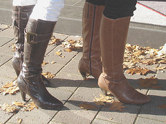 Evas shop willing swedish Goddesses duo in high-heeled Boots /  Duo de belles Suédoises en bottes à talons hauts -  Ängelholm /  Sweden - Suède.  23/10/2008