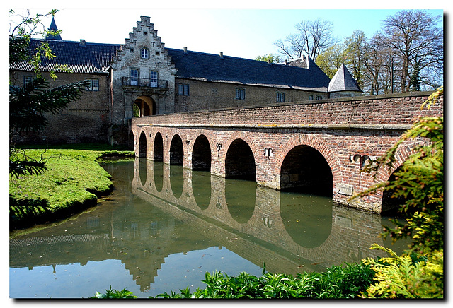 Schloss Hülchrath, Bruecke