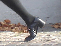 Direkten hatter in chunky heeled shoes and sexy skirt / Suédoise à chapeau en jupe sexy et souliers à talons trapus / Ängelholm / Suède - Sweden. 23/10/2008 Direkten hatter in chunky heeled shoes and sexy skirt / Suédoise à chapeau en jupe sexy et souliers à talons trapus / Ängelholm / Suède - Sweden. 23/10/2008