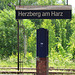 Fervoja nomŝildo en la Esperanto-urbo Herzberg am Harz
