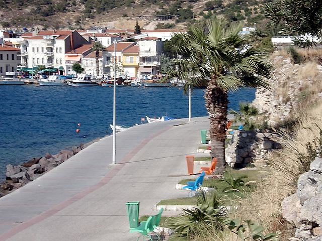 Eski Foca Promenade