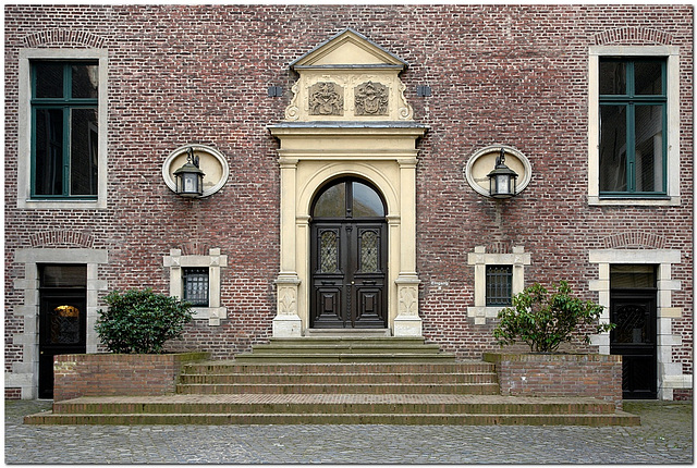 Wasserschloss Neersen, Portal