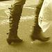Blonde suédoise en jeans et bottes sexy / Double blue train blond Lady in jeans and low-heeled boots - Ängelholm / Sweden - Suède /  23 octobre 2008  - Sepia