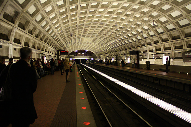 04.DayAfterBlizzard.WMATA1.GalleryPlaceChinatown.WDC.7February2010