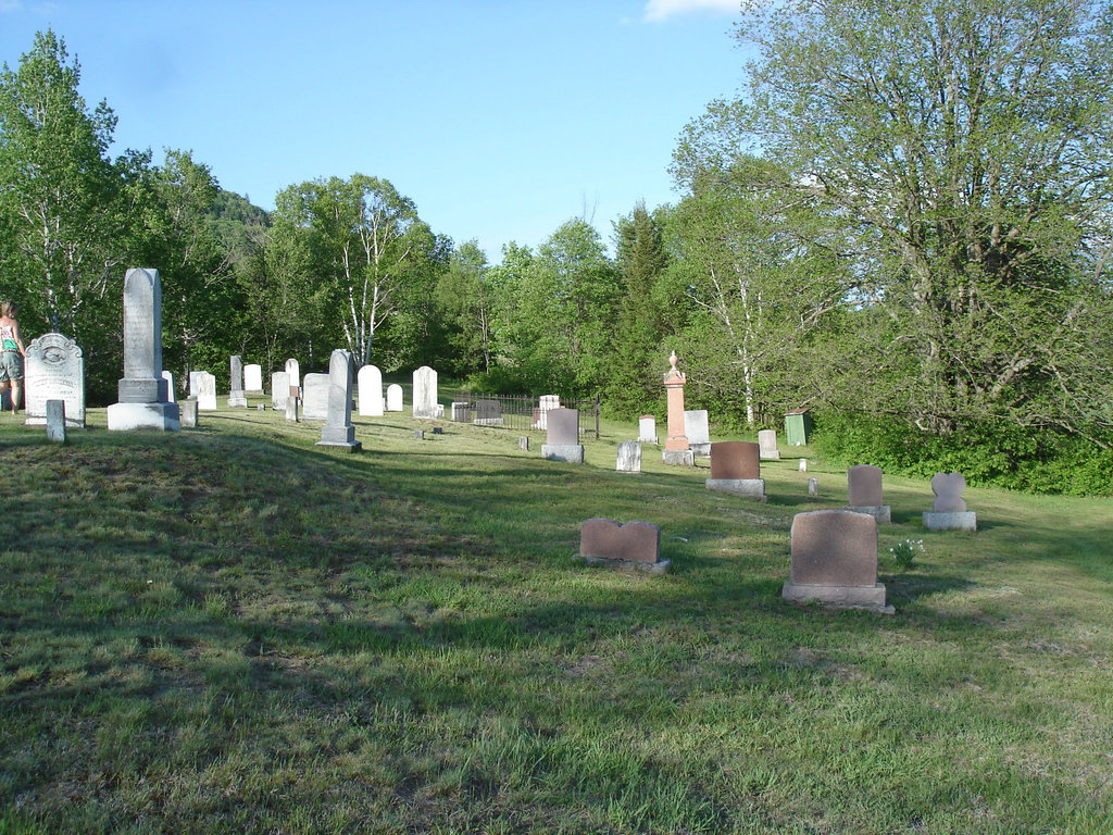 Vieux cimetière / Old cemetery -  Arundel, Québec - CANADA. 23-05-2010