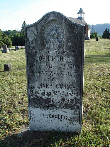 Vieux cimetière / Old cemetery -  Arundel, Québec - CANADA. 23-05-2010