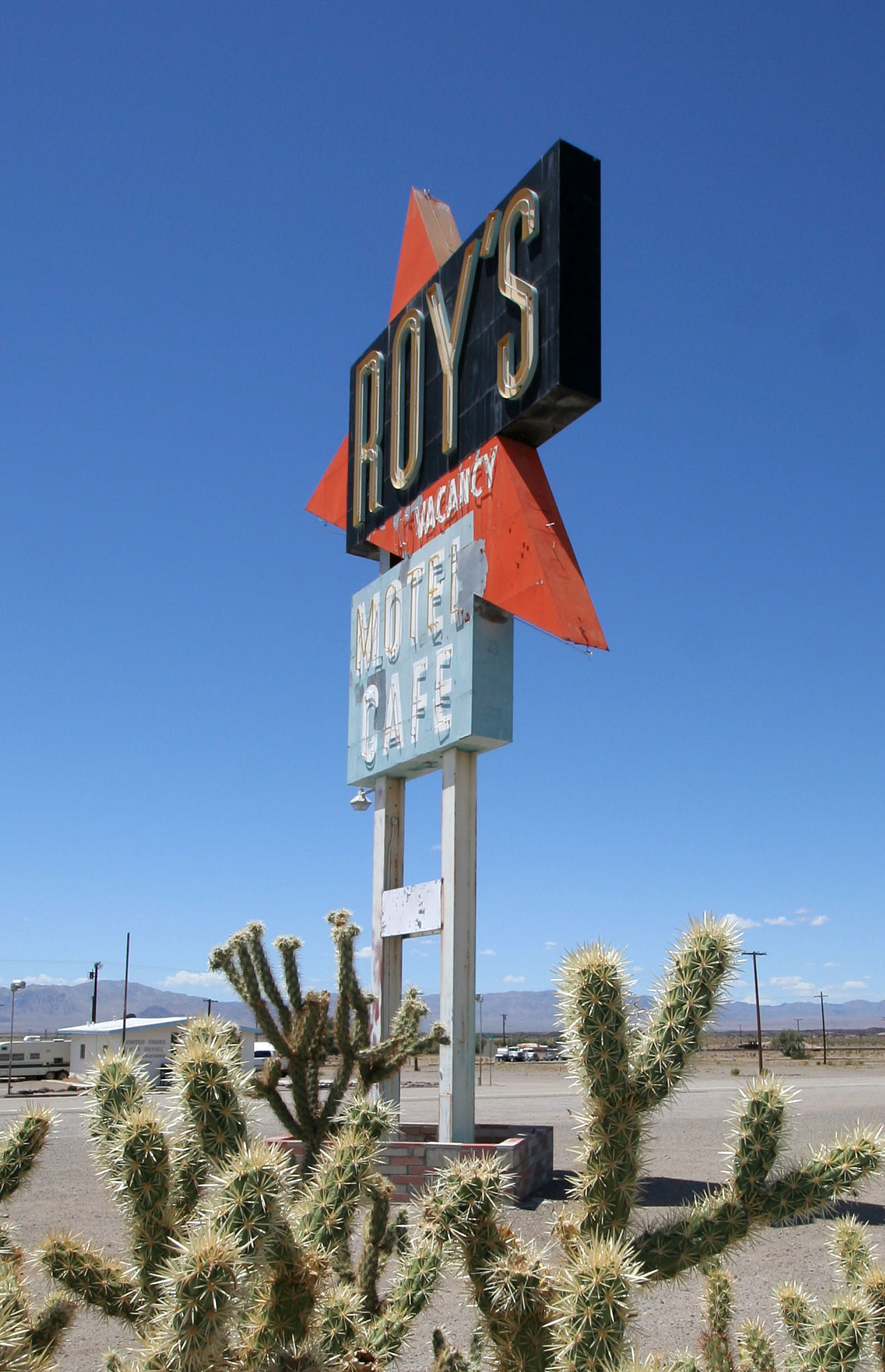 Roy's - Amboy California (7166)