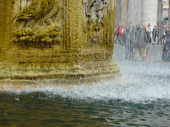 Jeux d'eau sur la Place St Pierre