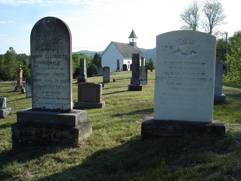 Vieux cimetière / Old cemetery -  Arundel, Québec - CANADA. 23-05-2010
