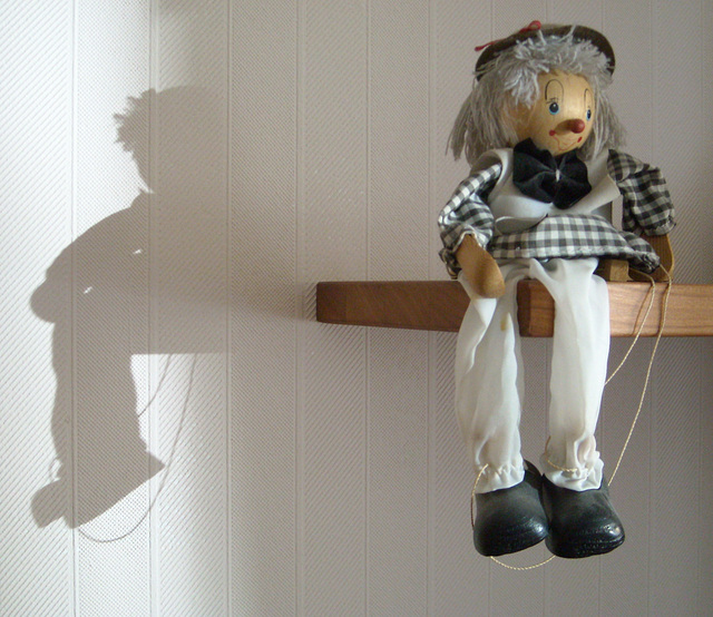 Schade die Marionette lässt sich nicht mehr entwirren