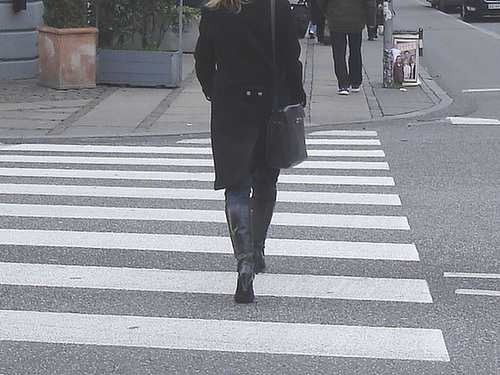 Blonde Frascati en bottes à talons hauts / Frascati Danish blond in high-heeled boots - Copenhagen / Copenhague.  October 20th 2008