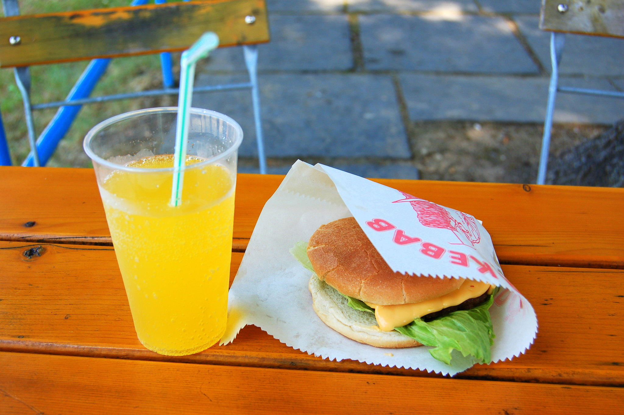"Bad Burger" kaj limonado sen sukero