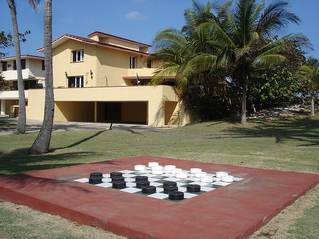 Échec et Dames  /  Chess & Checkers - Varadero, CUBA.  9 Février 2010