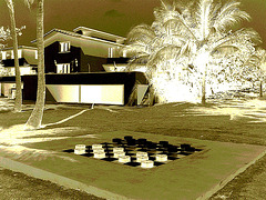 Échec et Dames  /  Chess & Checkers - Varadero, CUBA.  Février 2010 - N & B en négatif sépiatisé