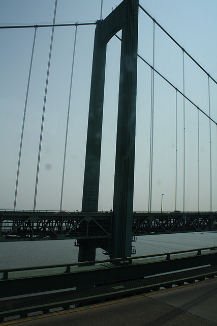 15.Megabus.M21.DelawareMemorialBridge.DE.27June2010