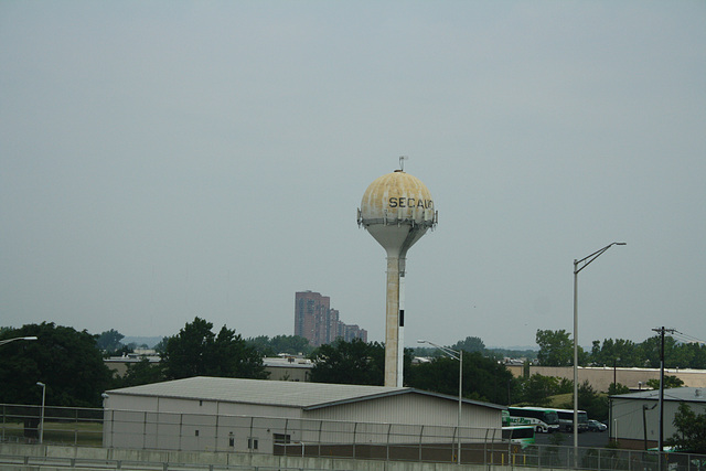 17.Megabus.M21.NewJerseyTurnpike.NJ.27June2010