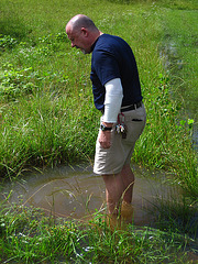 Johnny Cleaning Drain (0821)