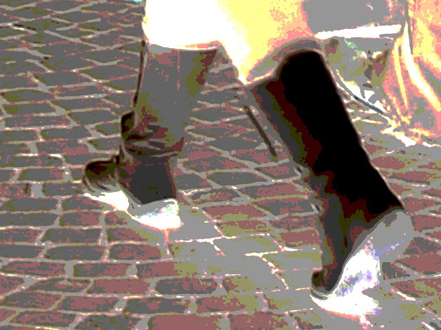 La Dame Triumph en bottes blanches à talons plats / Triumph Lady in sexy flat white boots - Ängelholm / Suède - Sweden.  23-10-2008 -  Négatif postérisé