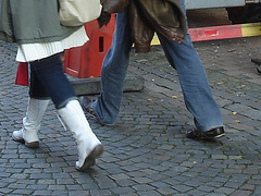 La Dame Triumph en bottes blanches à talons plats / Triumph Lady in sexy flat white boots - Ängelholm / Suède - Sweden.  23-10-2008