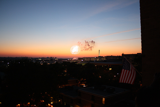 41.Fireworks.DinnerParty.TiberIsland.SW.WDC.4July2010