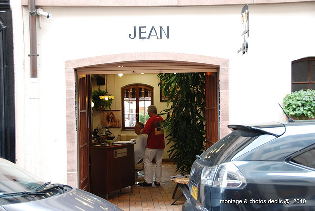 Coiffeur ouvert sur rue .......des Fréres ...