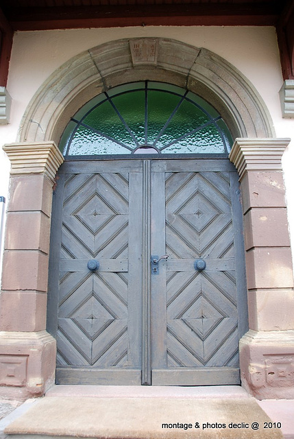 porte de l'eglise ...