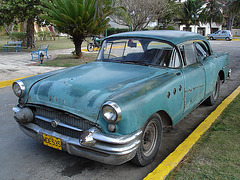 Buick century 1955 d'antan /  Old century Buick 1955 - Varadero, CUBA.