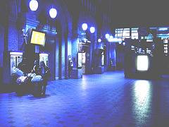 DSB Billetautomat à saveur Asiatique / DSB Billetautomat Asian beauties -Gare centrale de Copenhague / Copenhagen central train station - Danemark / Denmark.  Inversion RVB  -  19/10/2008