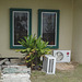 Fenêtres lézardées /  Twin windows and small lizard - Varadero, CUBA.  Février 2010