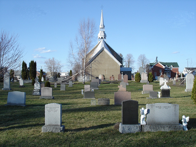 Cimetière et église / Church and cemetery - St-Eugène / Ontario, CANADA -  04-04-2010