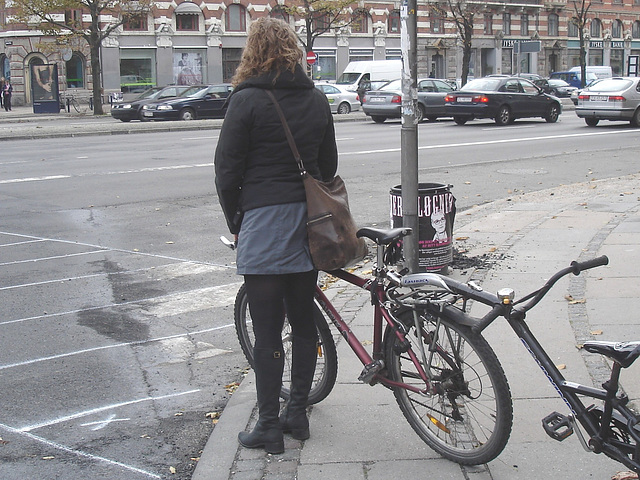 La Dame cycliste Faniback Loke en bottes à pédales / Faniback Loke booted biker Lady - Copenhague, Danemark / Copenhagen, Denmark.  20-10-2008.