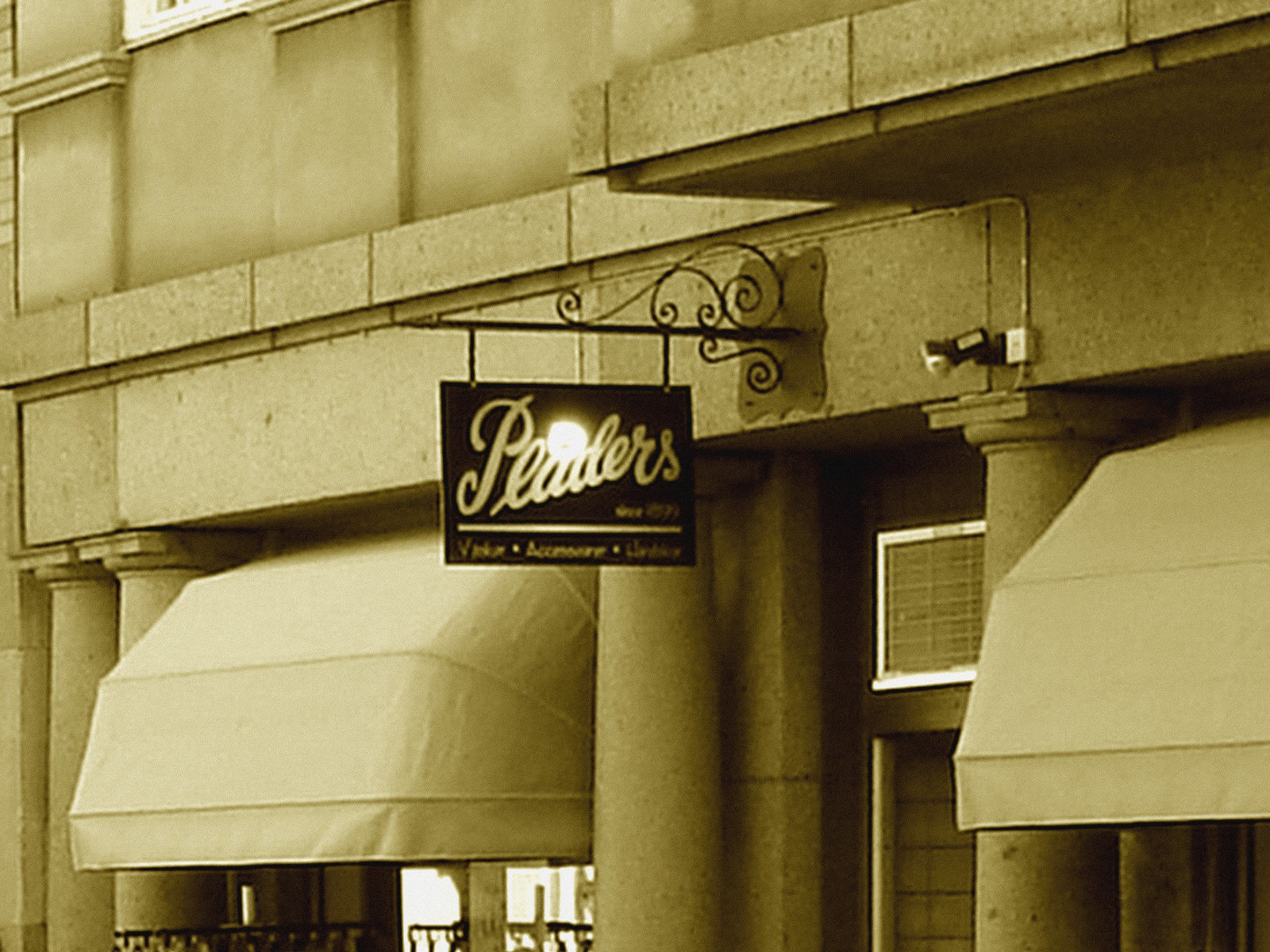 Pladers store sign façade /  Enseigne Pladers - Ängelholm / Sweden - Suède .  23-10-2008 - Sepia